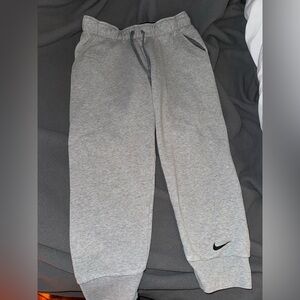 Cropped Nike Dri-Fit Joggers